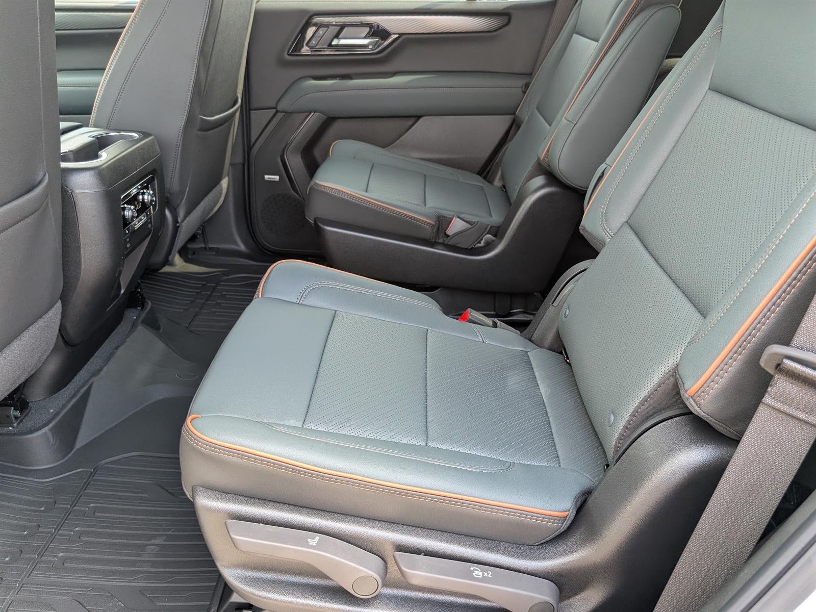 2026 GMC Yukon AT4 - Photo 12