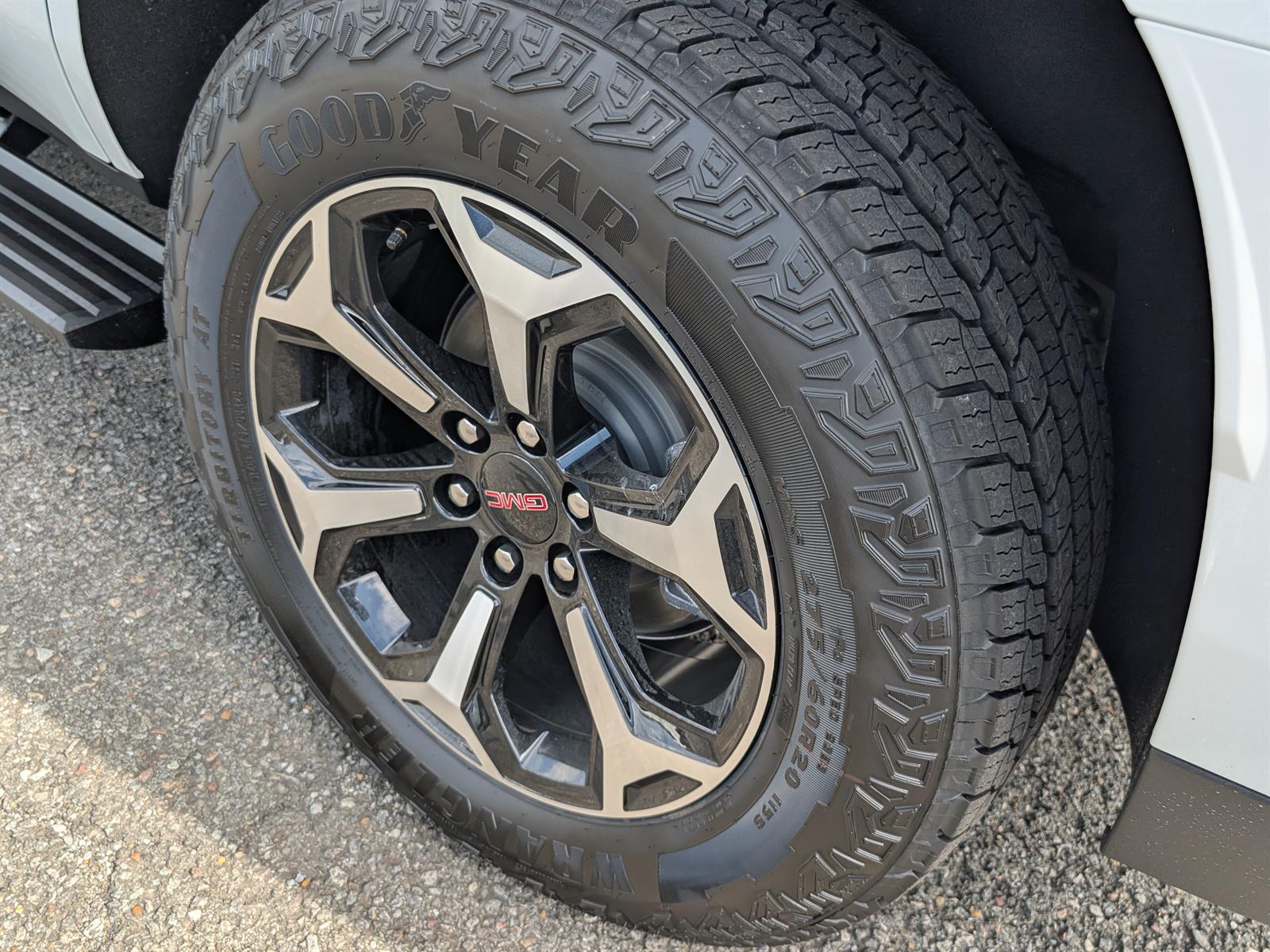 2026 GMC Yukon AT4 - Photo 16