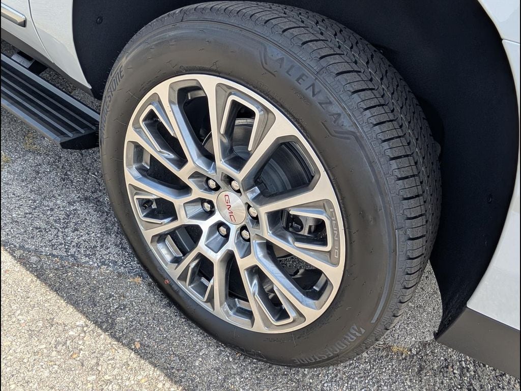 2026 GMC Yukon XL Denali - Photo 16