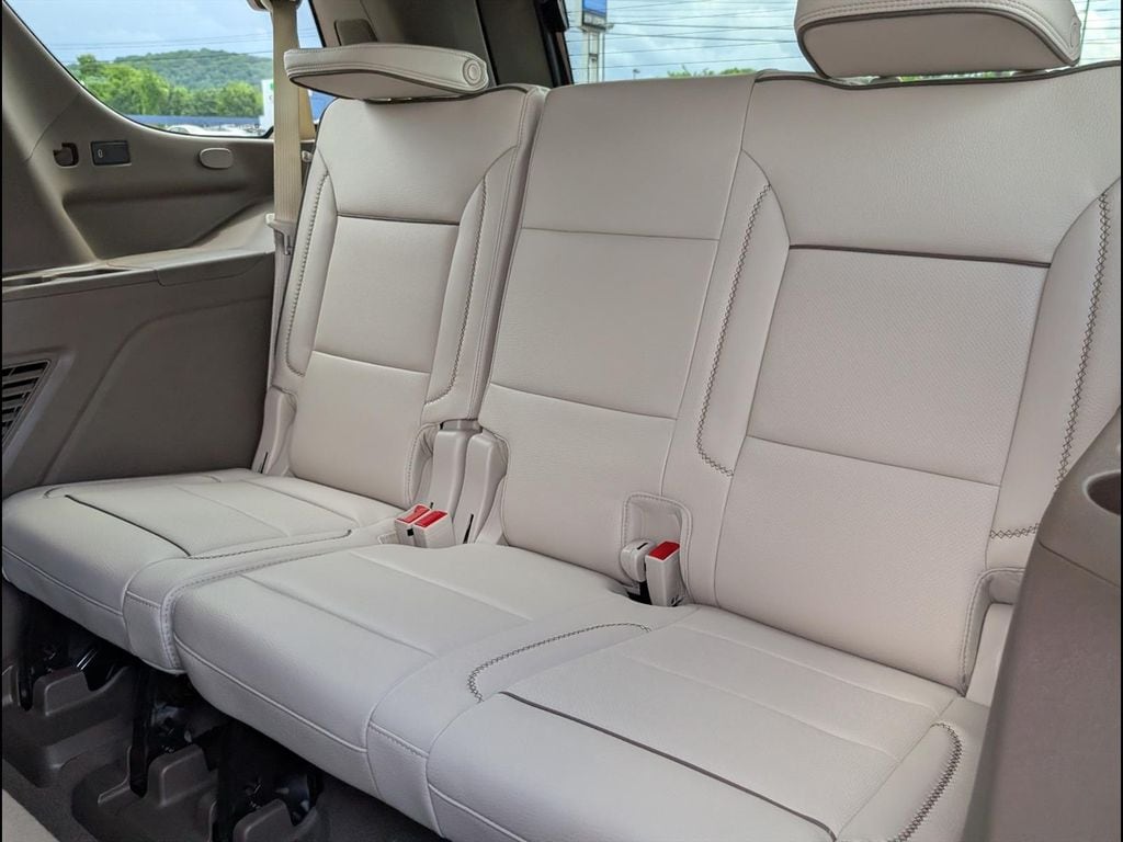 2026 GMC Yukon Denali - Photo 8