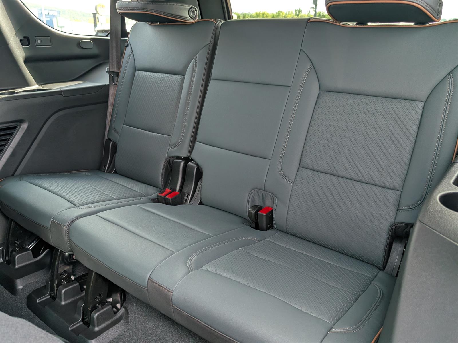 2026 GMC Yukon AT4 - Photo 13
