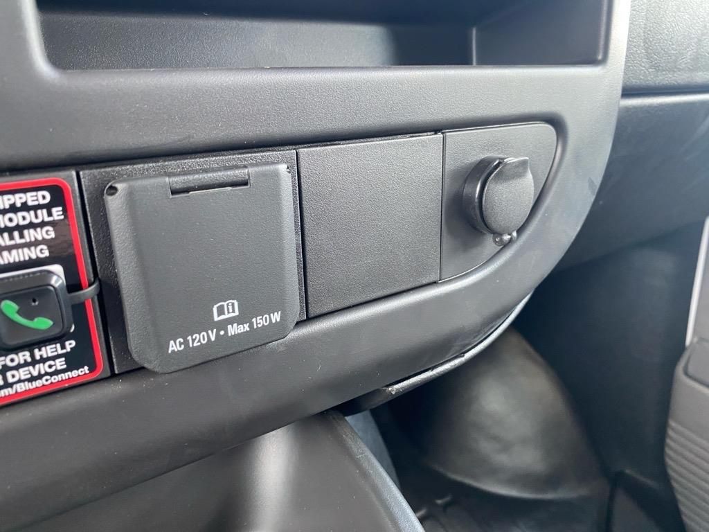 2025 GMC Savana Cargo Work Van - Photo 7