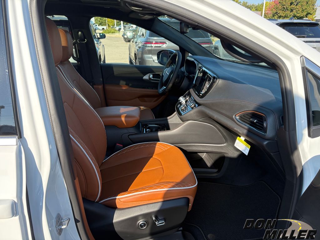 2026 Chrysler Pacifica Pinnacle - Photo 26