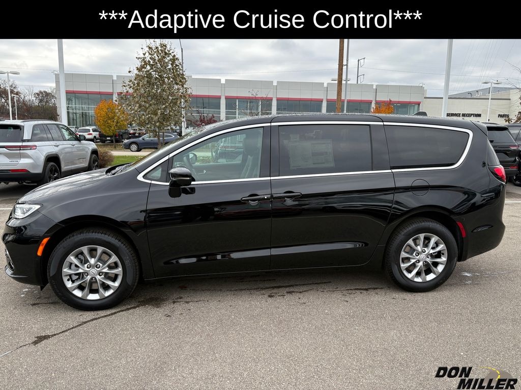 New 2026 Chrysler Pacifica SELECT AWD Passenger Van