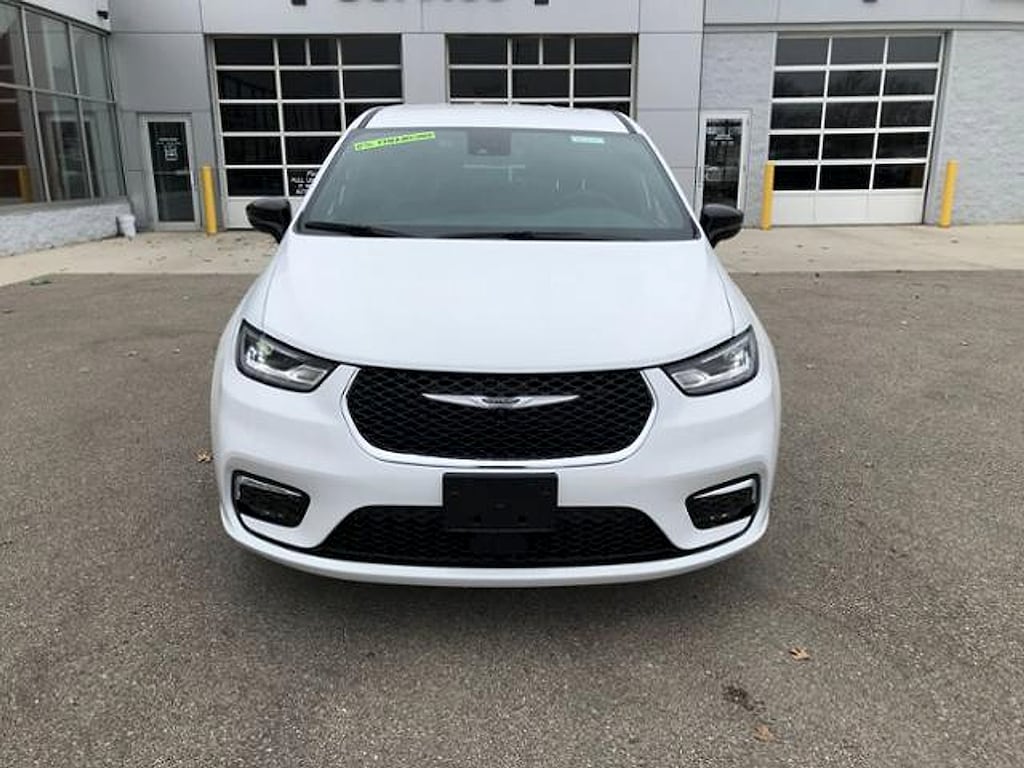 New 2026 Chrysler Pacifica Select Passenger Van