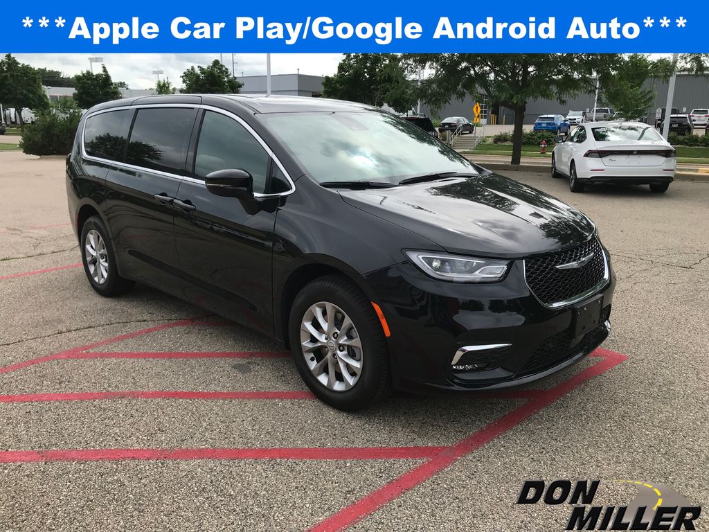 2025 Chrysler Pacifica photo 3