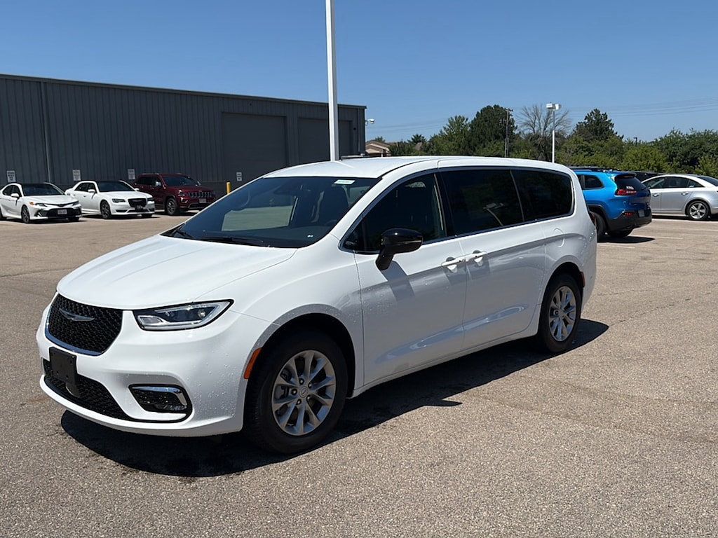 New 2026 Chrysler Pacifica Select AWD Passenger Van