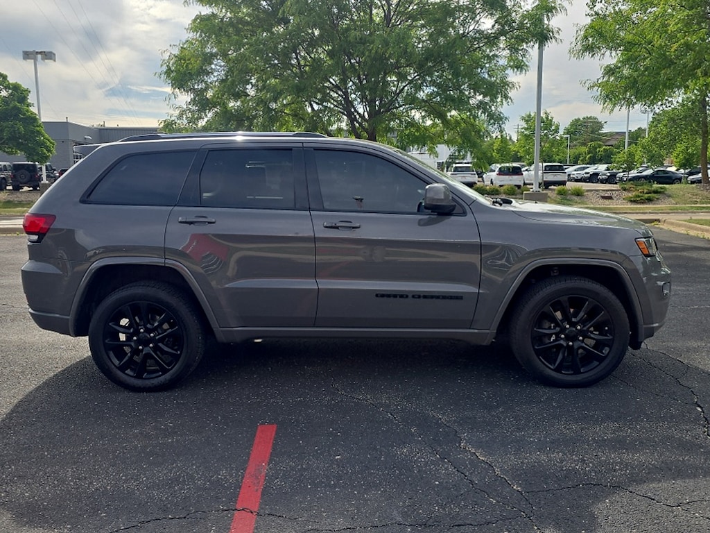 Used 2020 Jeep Grand Cherokee Altitude