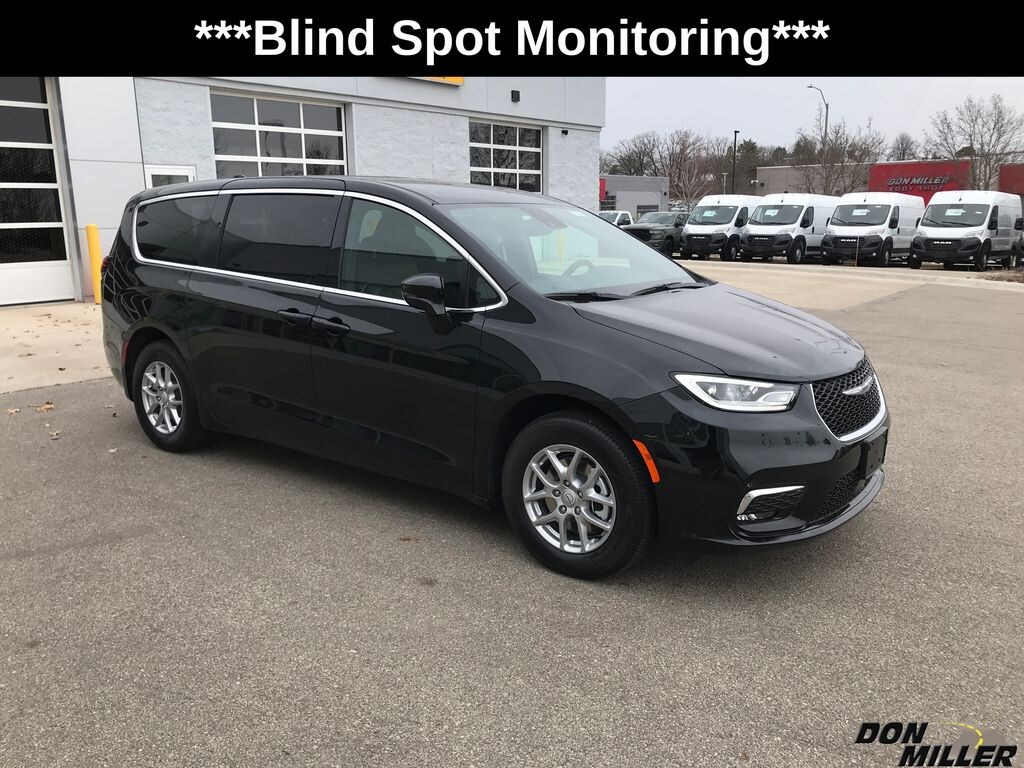 New 2026 Chrysler Pacifica Select Passenger Van