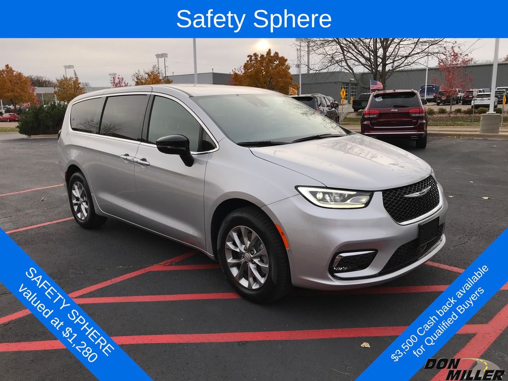 2026 Chrysler Pacifica photo 3