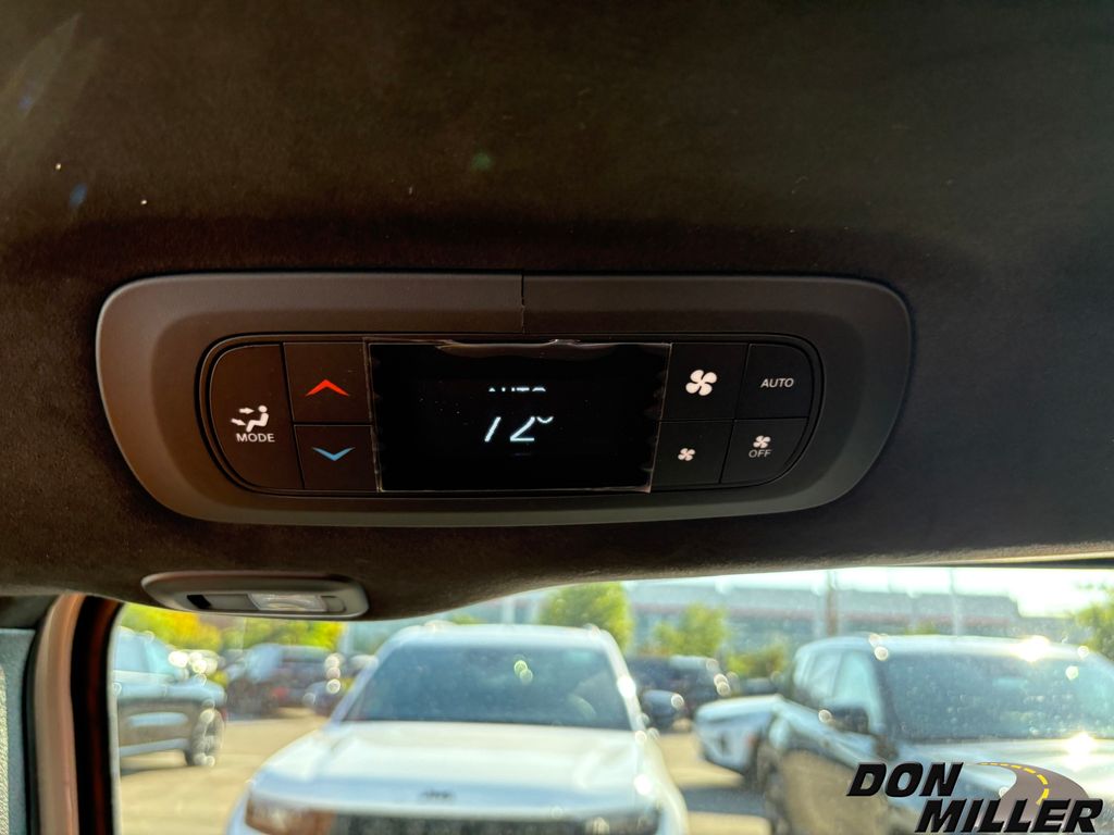 2026 Chrysler Pacifica Pinnacle - Photo 29