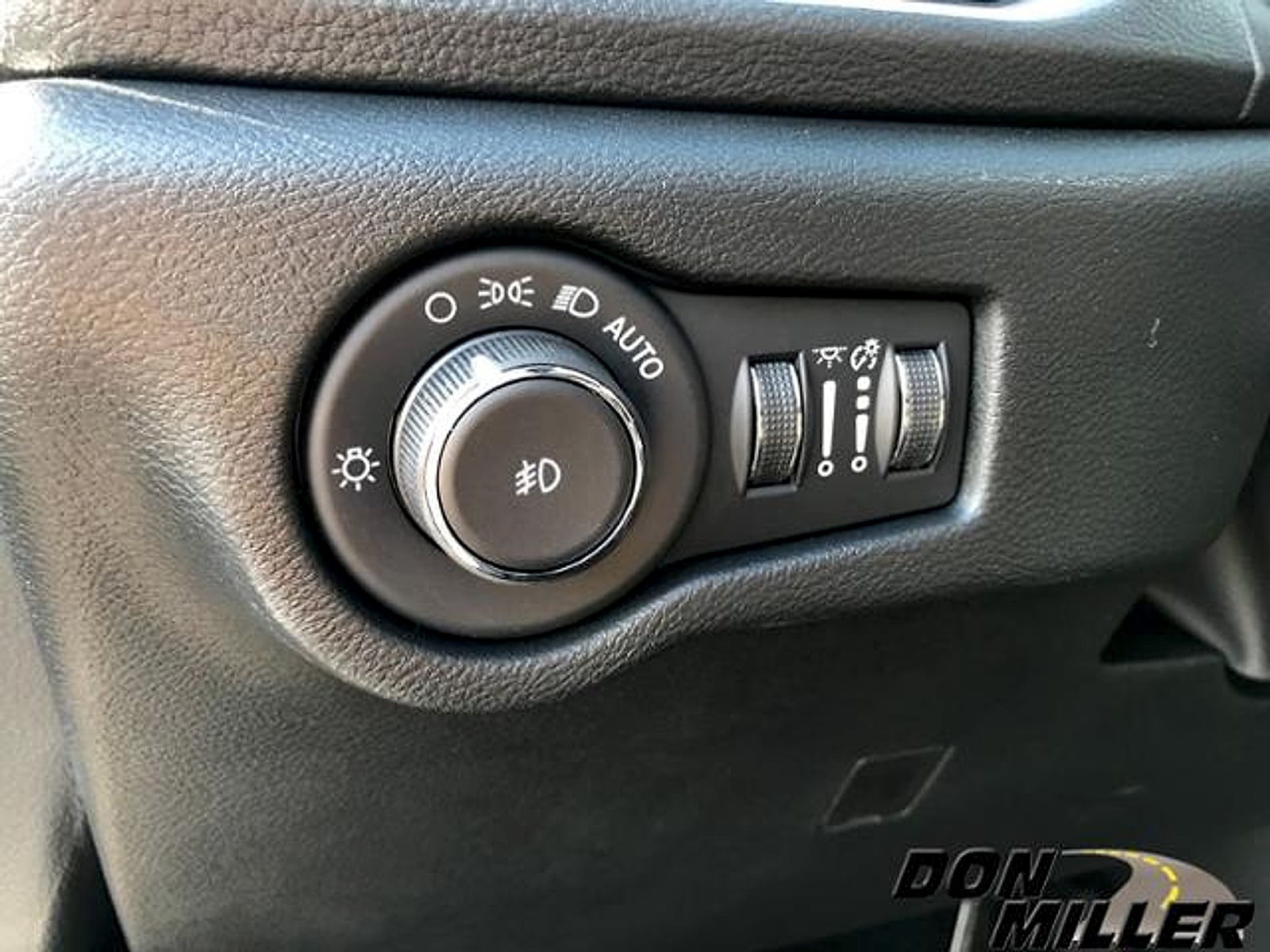 2026 Chrysler Pacifica Limited - Photo 16