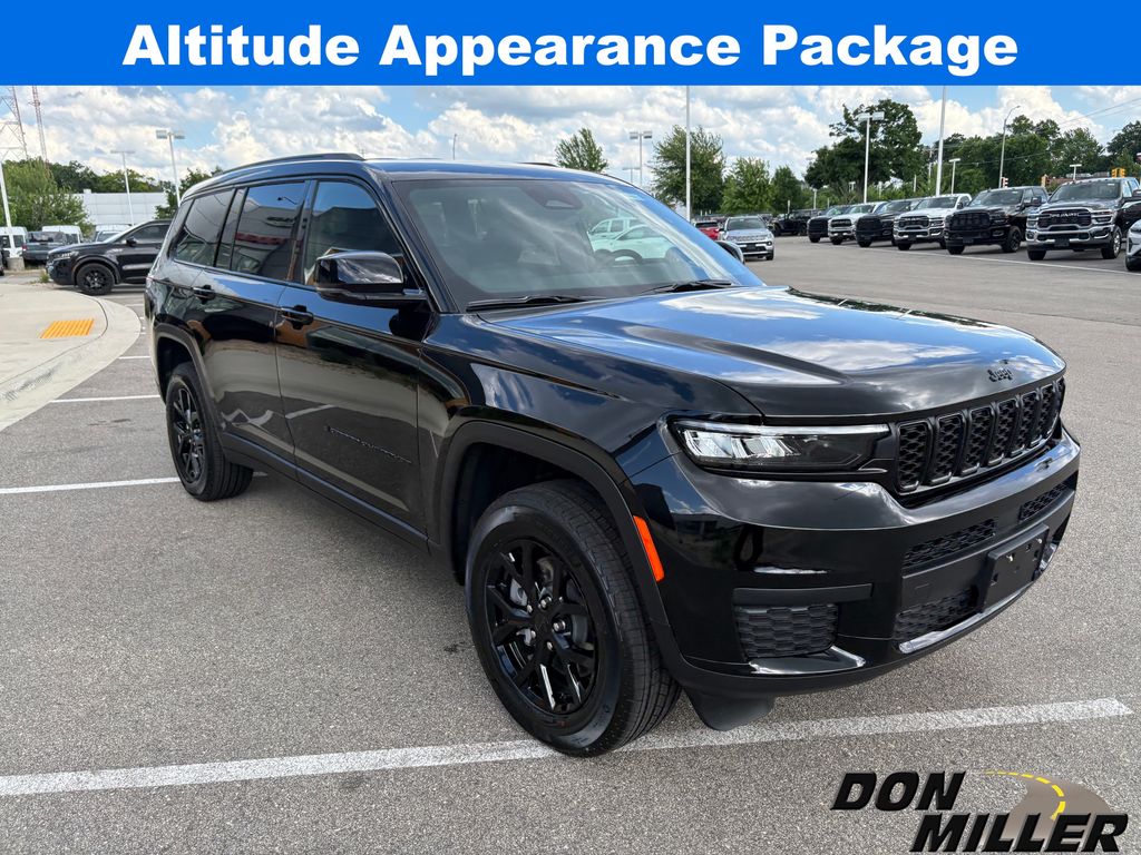 2025 Jeep Grand Cherokee Laredo Sport Altitude photo 3
