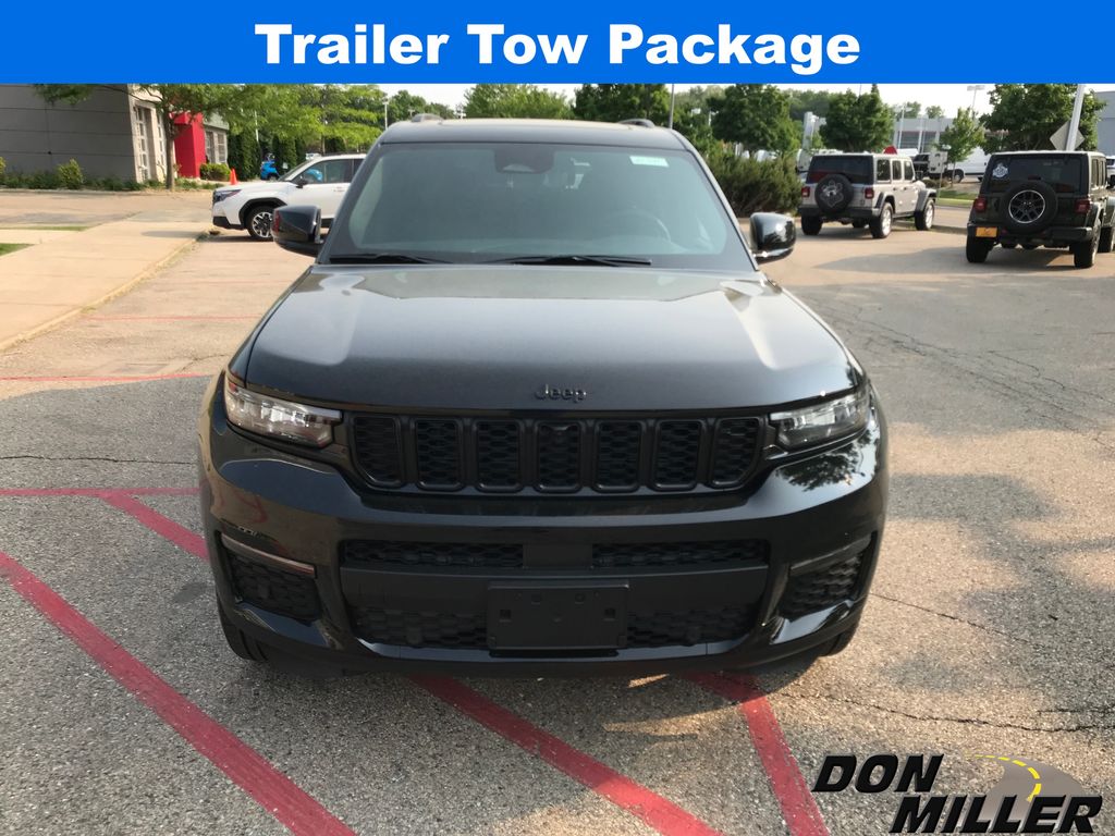 2025 Jeep Grand Cherokee Limited photo 2