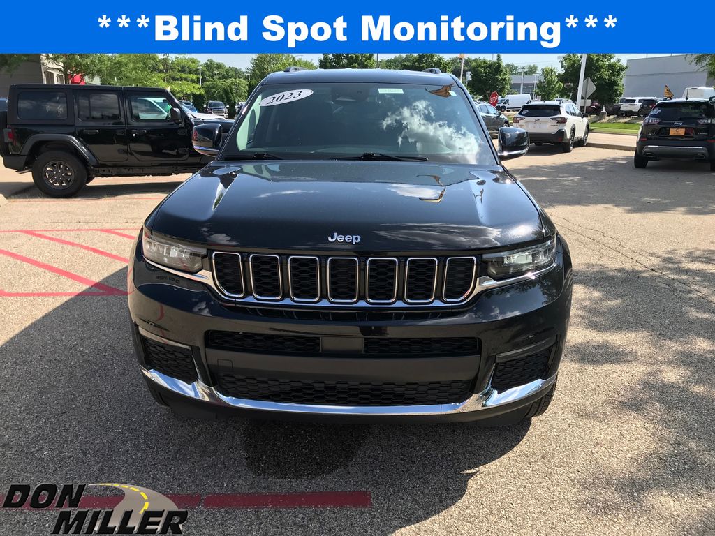 2023 Jeep Grand Cherokee Limited photo 2