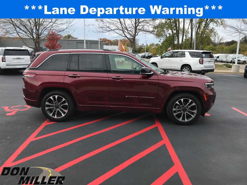 2023 Jeep Grand Cherokee Overland photo 4
