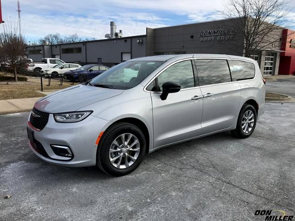 New 2026 Chrysler Pacifica Select AWD Passenger Van