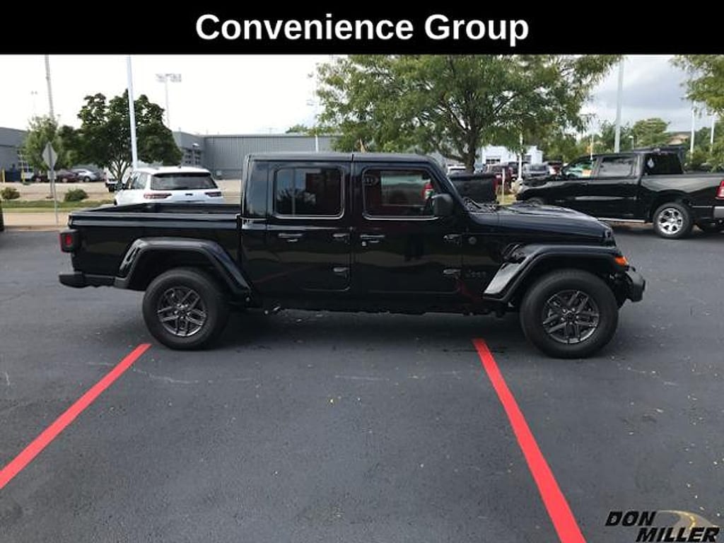 New 2025 Jeep Gladiator Sport S Pickup