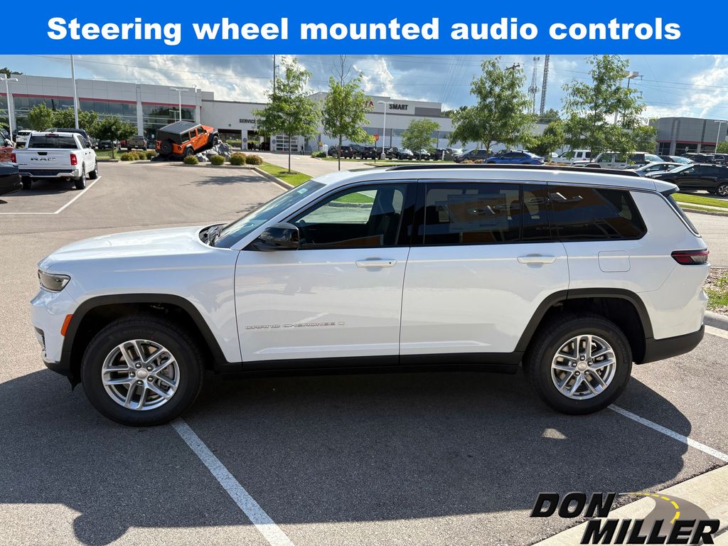2025 Jeep Grand Cherokee Laredo X photo 3