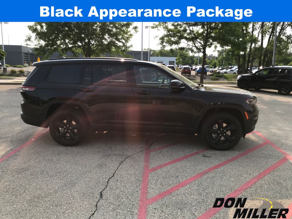 2025 Jeep Grand Cherokee Limited photo 4