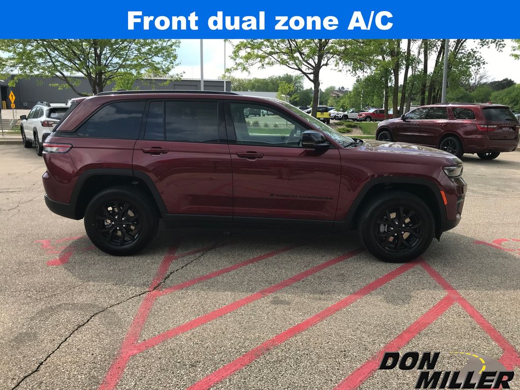 2025 Jeep Grand Cherokee Laredo Sport Altitude X photo 3
