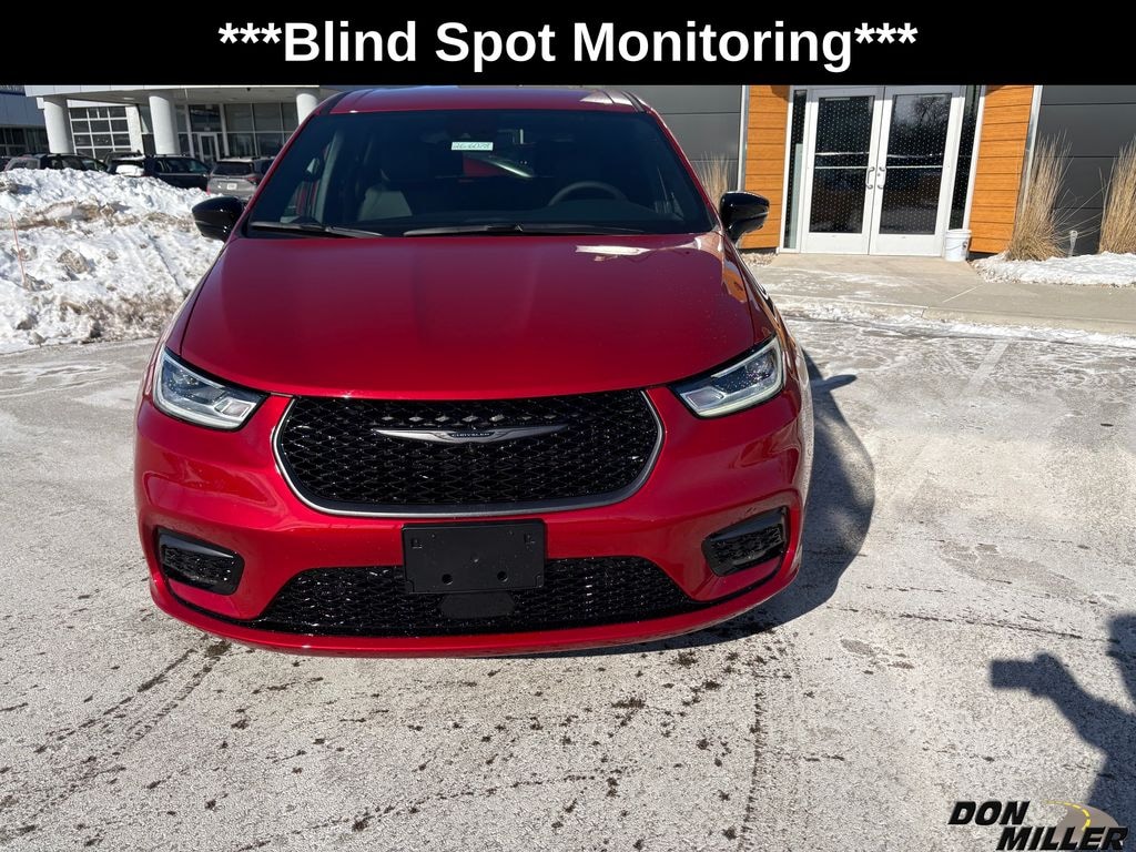 New 2026 Chrysler Pacifica Select Passenger Van