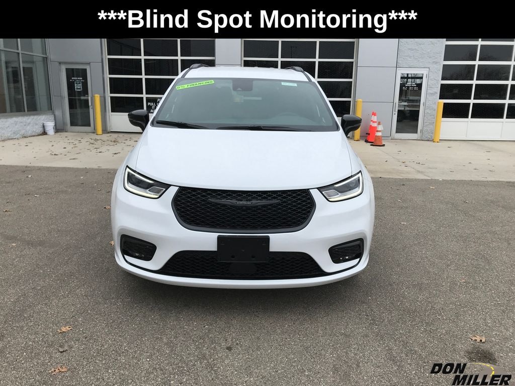 New 2026 Chrysler Pacifica Select Passenger Van