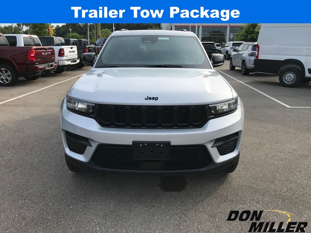 2025 Jeep Grand Cherokee Laredo Altitude X photo 2