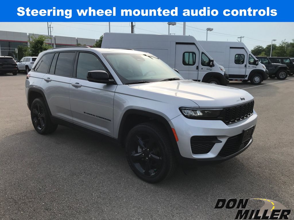 2025 Jeep Grand Cherokee Laredo Altitude X photo 3