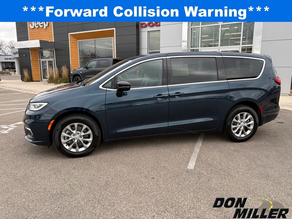 New 2025 Chrysler Pacifica Select Passenger Van