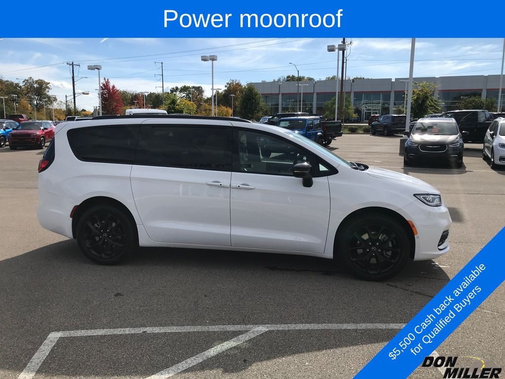 New 2026 Chrysler Pacifica LIMITED AWD Passenger Van