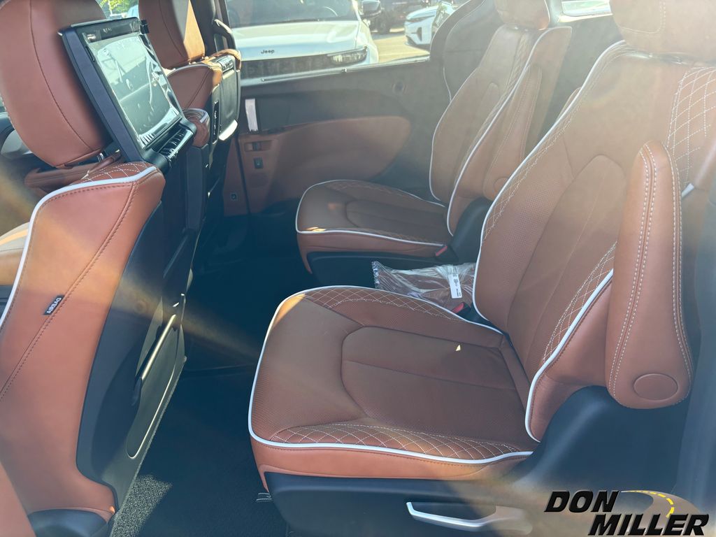 2026 Chrysler Pacifica Pinnacle - Photo 28
