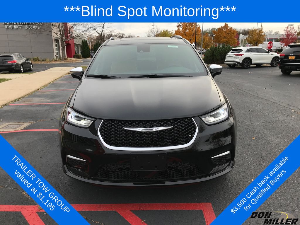 2026 Chrysler Pacifica Pinnacle photo 2