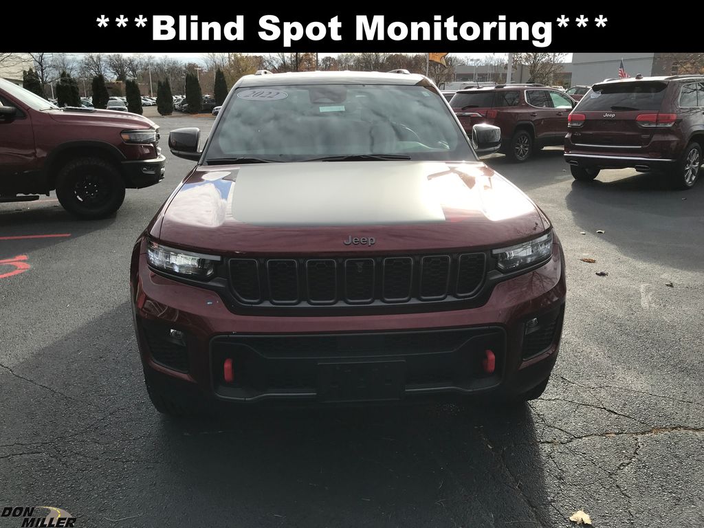 2022 Jeep Grand Cherokee Trailhawk photo 2