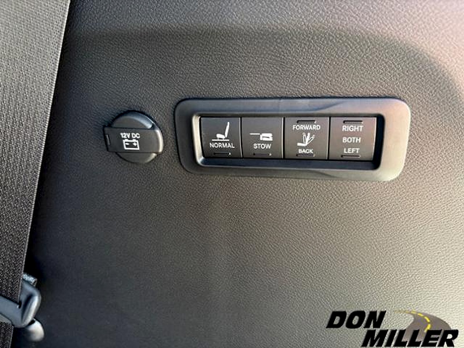 2026 Chrysler Pacifica Pinnacle - Photo 36