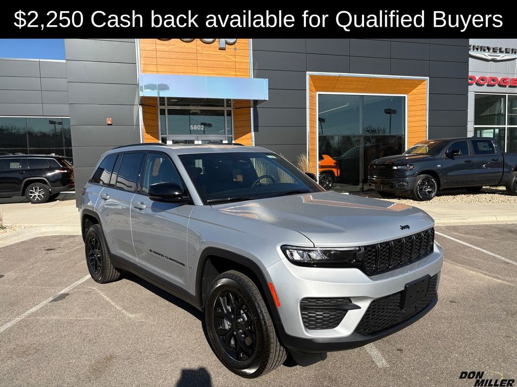 New 2025 Jeep Grand Cherokee Laredo Sport Utility