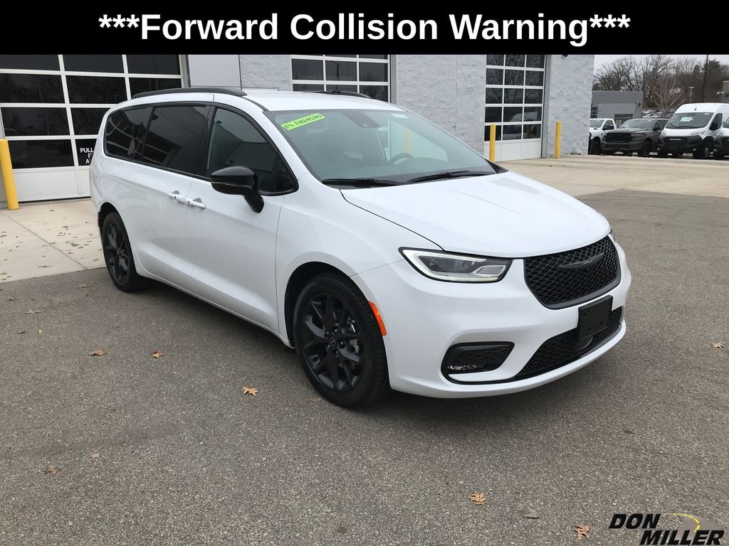 New 2026 Chrysler Pacifica Select Passenger Van
