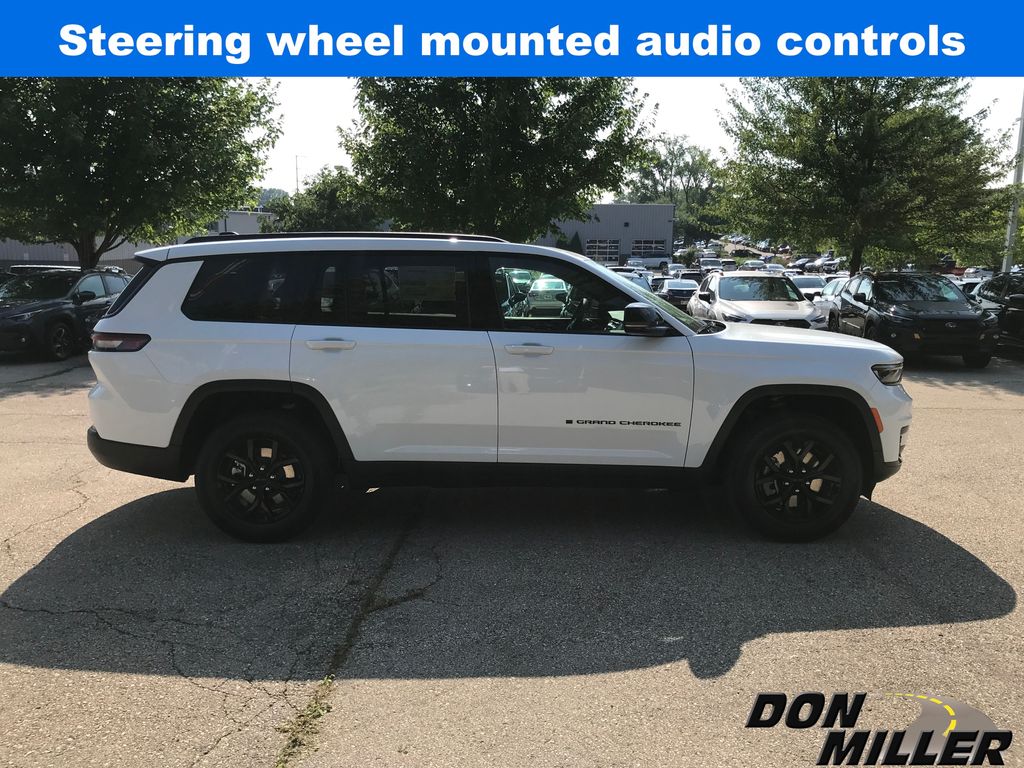 2025 Jeep Grand Cherokee Altitude X photo 2