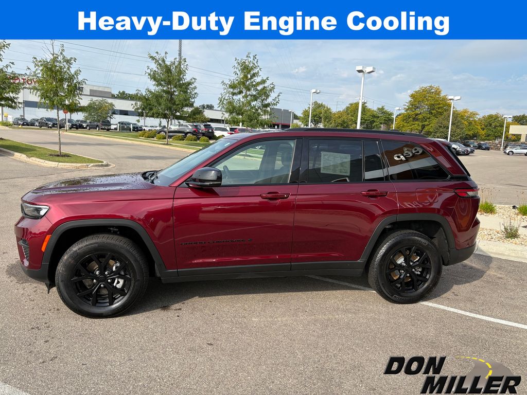 2025 Jeep Grand Cherokee Laredo Altitude X photo 3