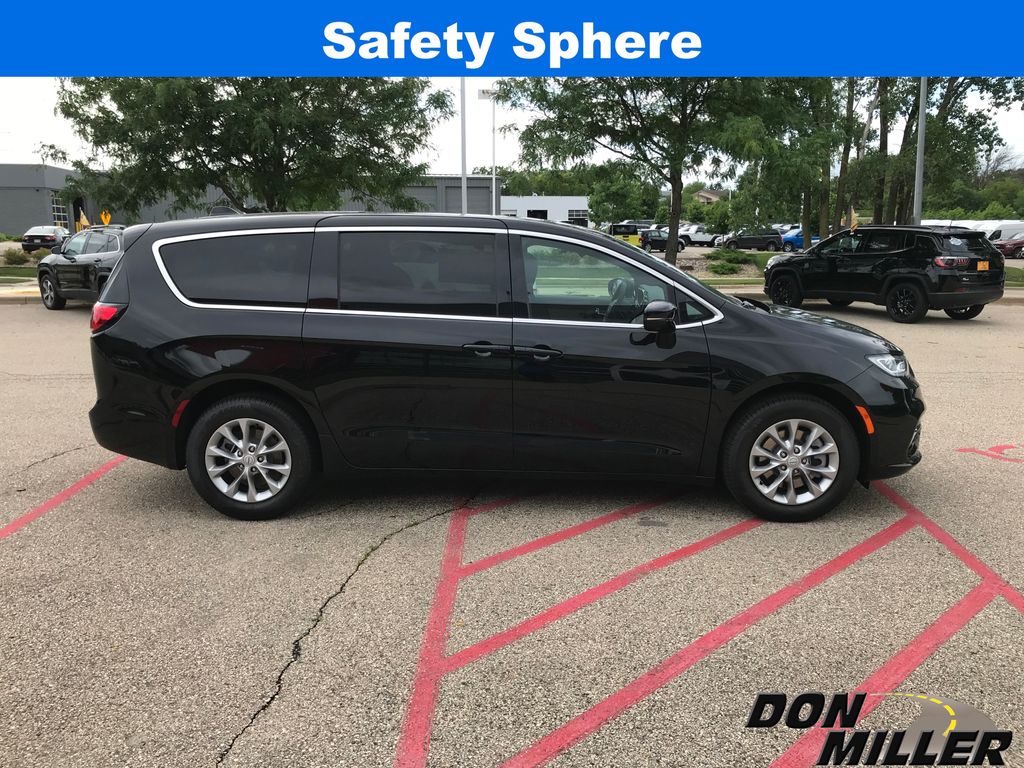 2025 Chrysler Pacifica photo 4