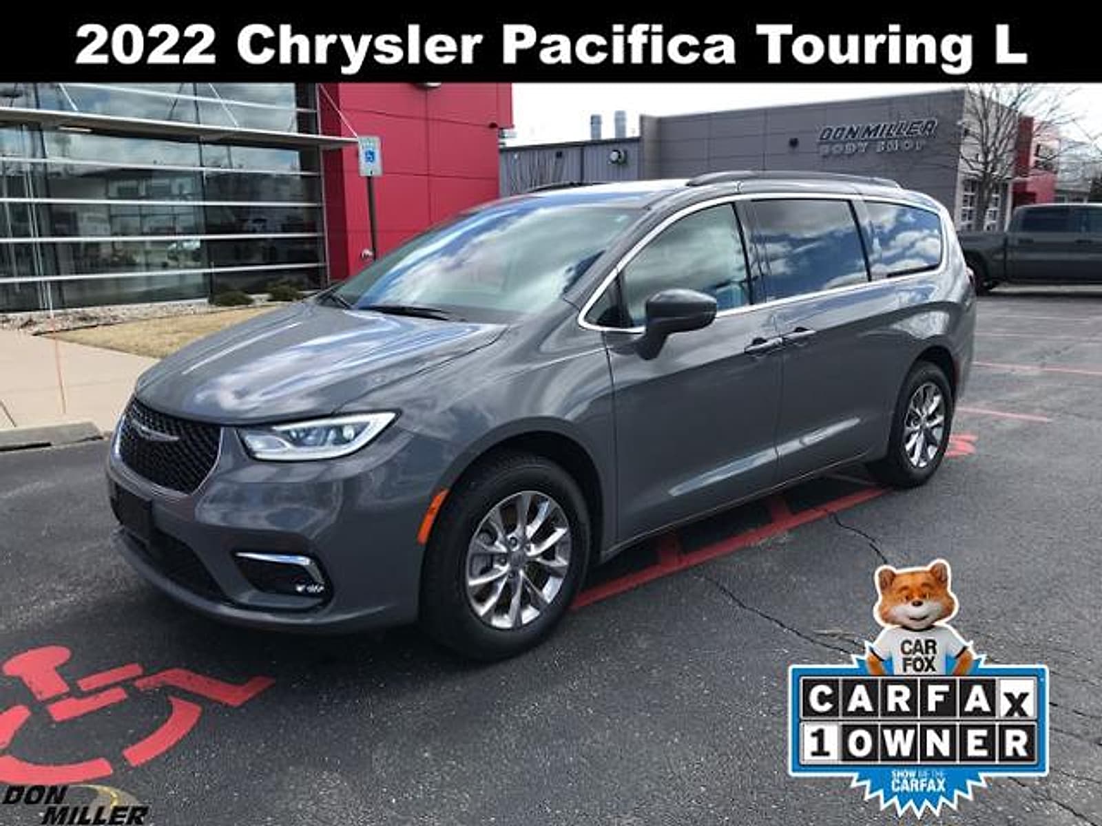 2022 Chrysler Pacifica Touring L's photo