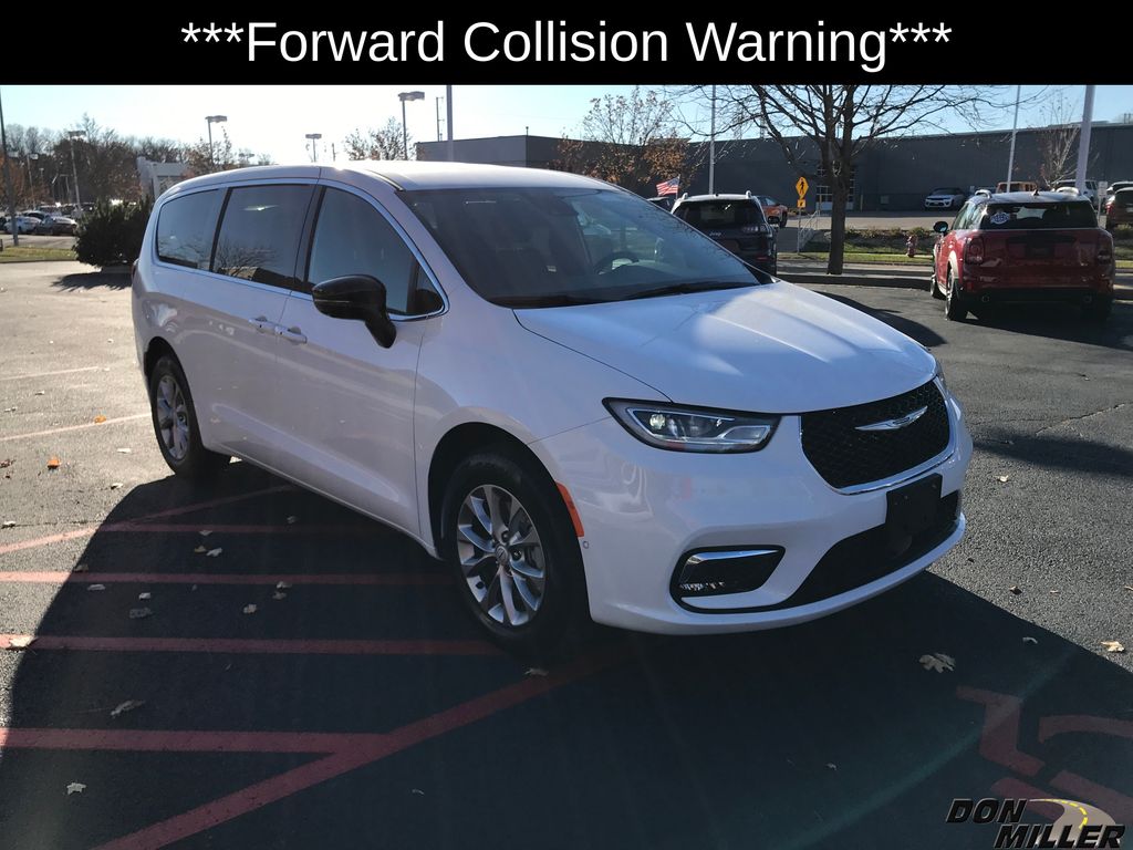 2026 Chrysler Pacifica photo 3