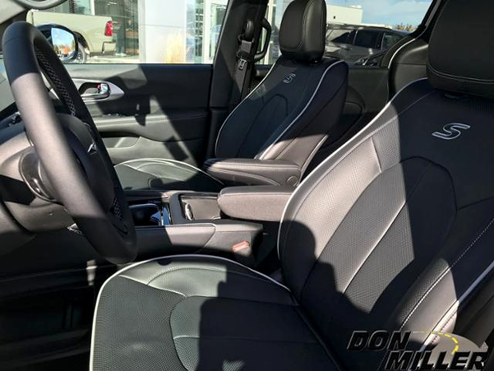 2026 Chrysler Pacifica Limited - Photo 15