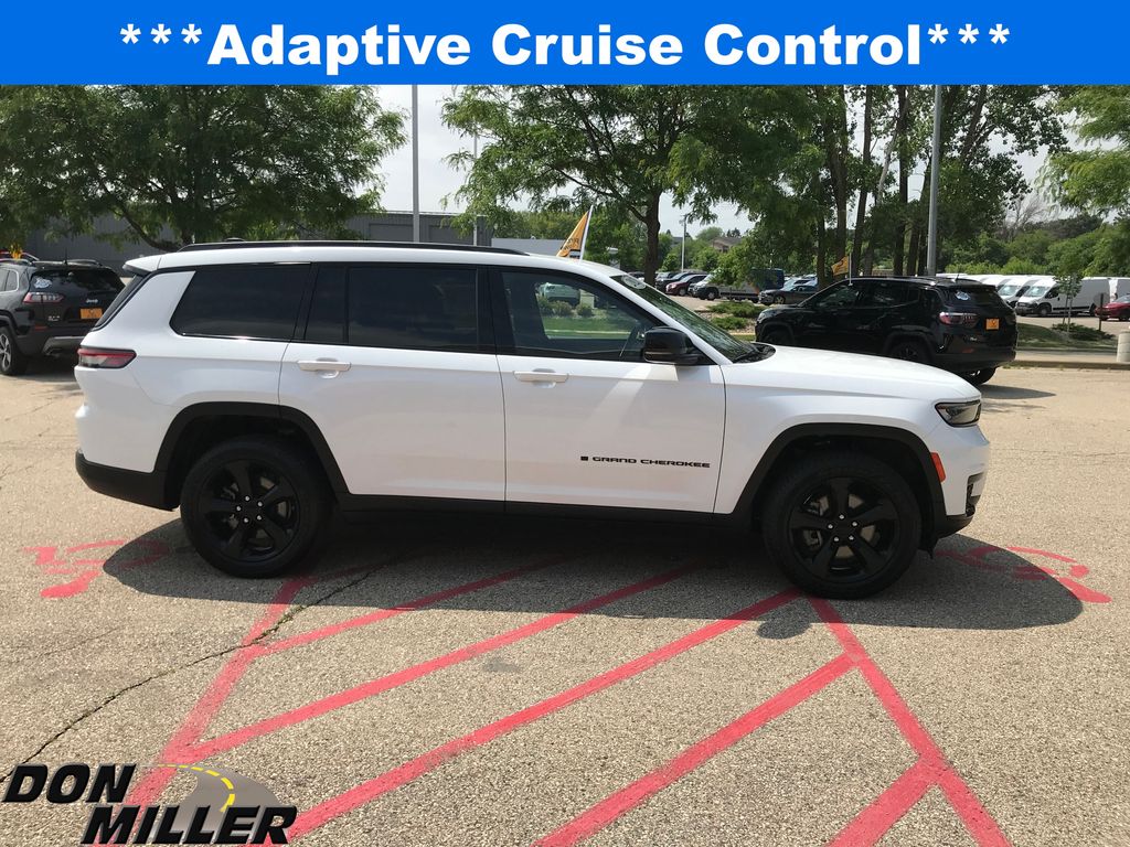 2021 Jeep Grand Cherokee Laredo photo 3
