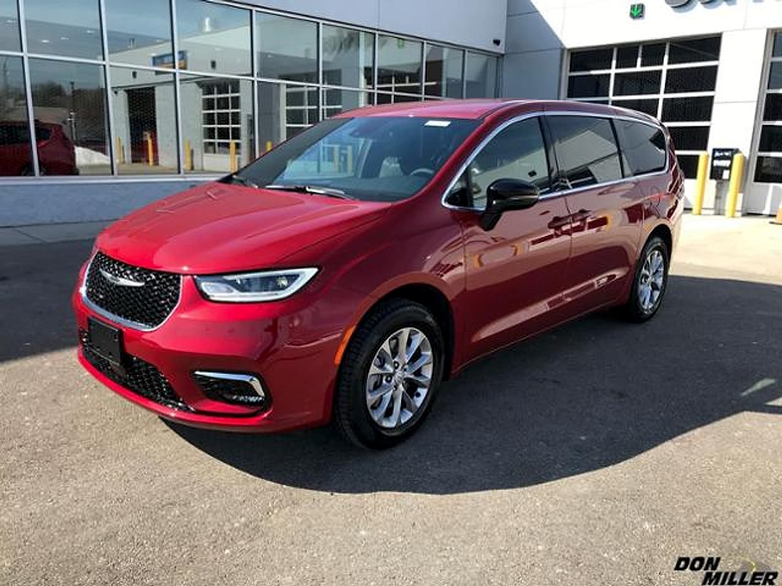 2026 Chrysler Pacifica Select AWD's photo
