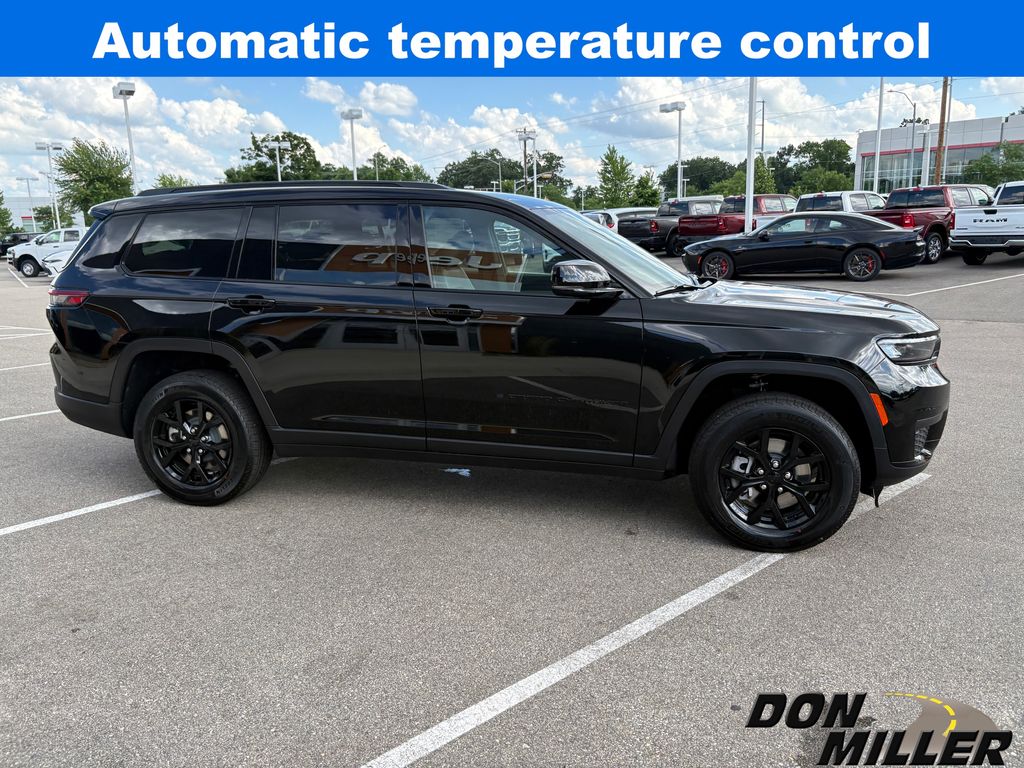 2025 Jeep Grand Cherokee Laredo Sport Altitude photo 4