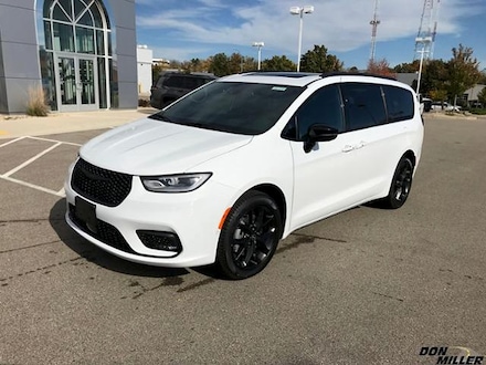 2026 Chrysler Pacifica Limited AWD Passenger Van