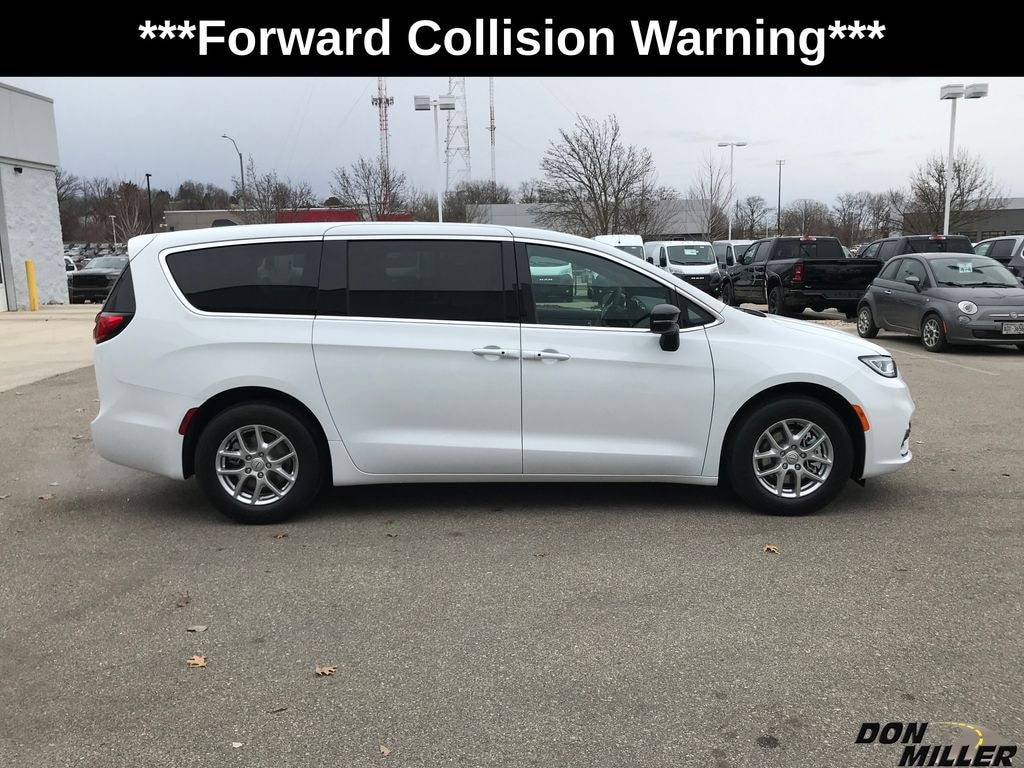 New 2026 Chrysler Pacifica Select Passenger Van