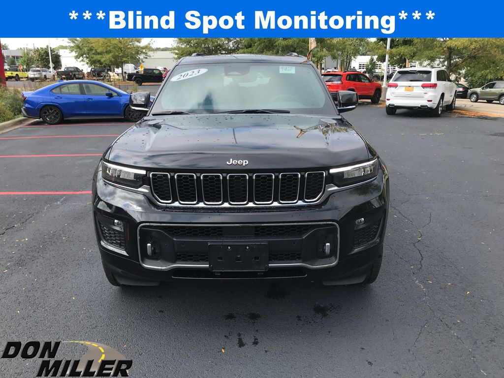 2023 Jeep Grand Cherokee Overland photo 2