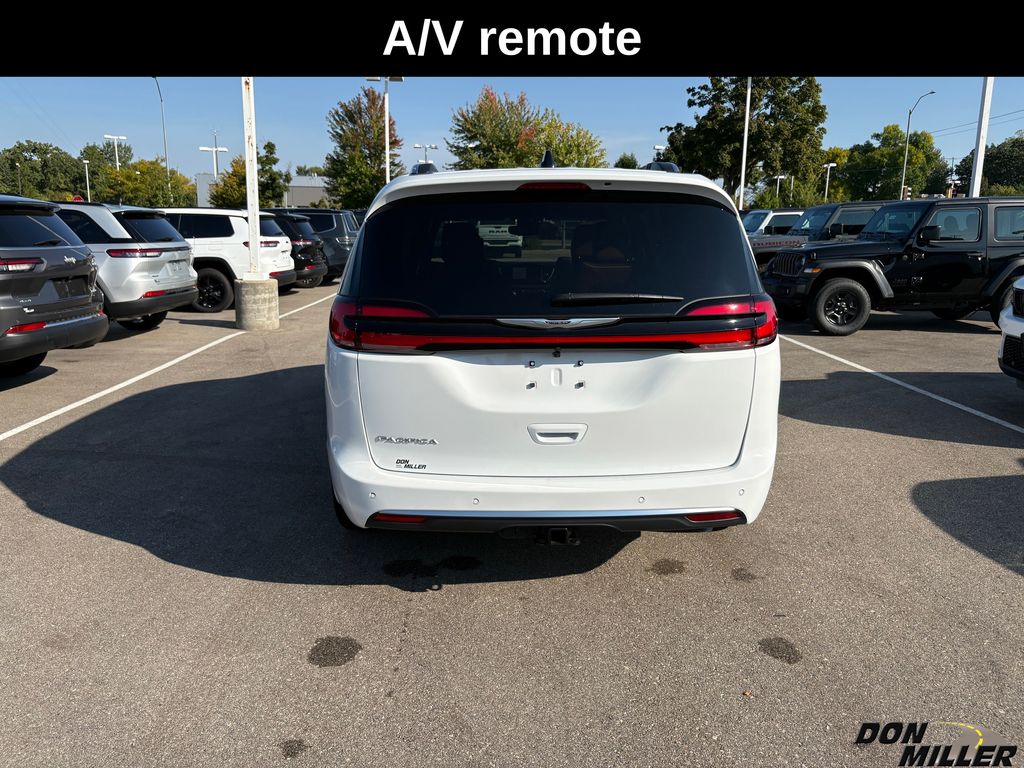 2026 Chrysler Pacifica Pinnacle - Photo 6